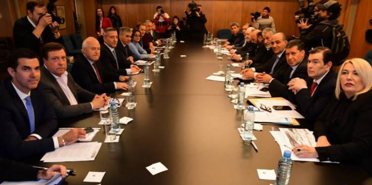 LAS PROVINCIAS APELARON A LA CORTE, POR EL DECRETO DE NACIÓN PARA BAJAR IMPUESTOS