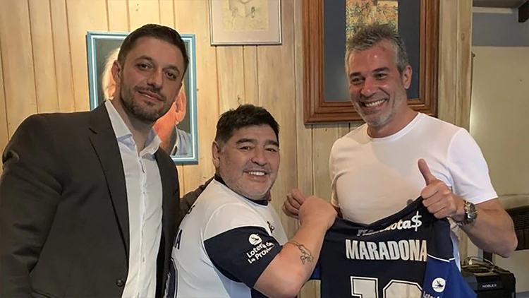 MARADONA SERÁ EL NUEVO TÉCNICO DE GIMNASIA Y REVOLUCIONÓ LA PLATA