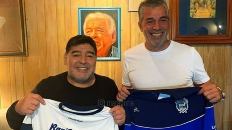 MARADONA SERÁ EL NUEVO TÉCNICO DE GIMNASIA Y REVOLUCIONÓ LA PLATA