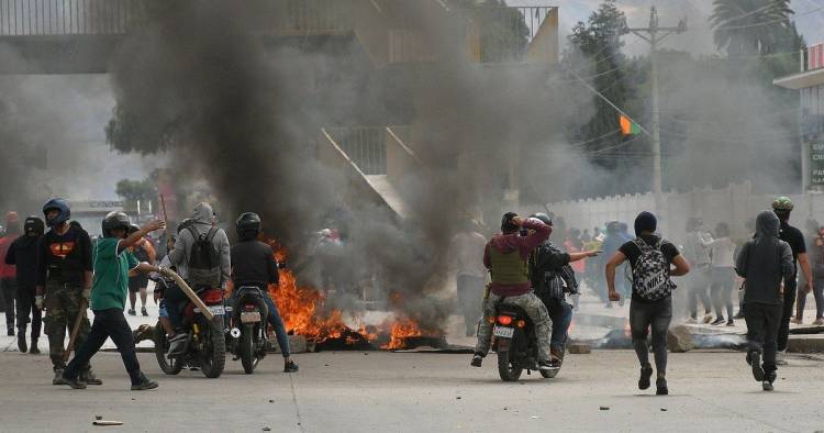 CRISIS POLÍTICA: SE EXTIENDE LA VIOLENCIA EN BOLIVIA Y YA HAY TRES MUERTOS Y 346 HERIDOS