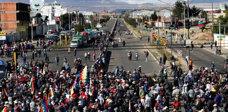 TENSIÓN EN LAS CALLES DE BOLIVIA: LA COMUNIDAD DE PUEBLOS ORIGINARIOS DE EL ALTO EXIGE LA RENUNCIA DE JEANINE ÁÑEZ