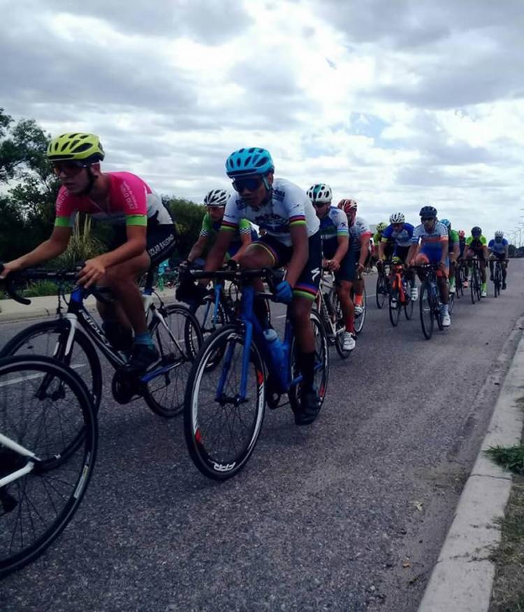 EL CICLISMO DE RUTA SANLUISEÑO ABRIÓ LA TEMPORADA 2019 - 2020 EN EL CORREDOR VIAL