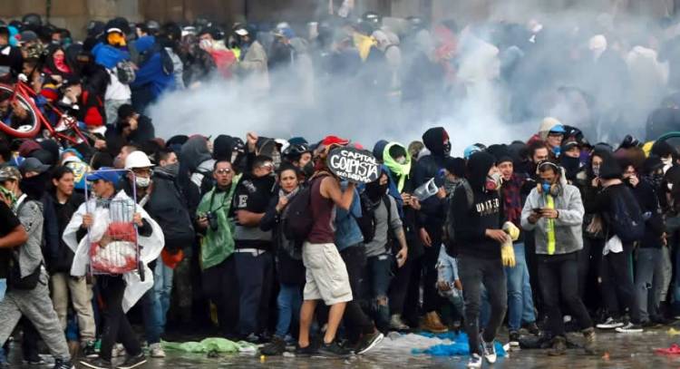 MARCHAS EN TODO EL PAÍS: MULTITUDINARIAS PROTESTAS CONTRA EL GOBIERNO EN COLOMBIA, CON HECHOS AISLADOS DE VIOLENCIA