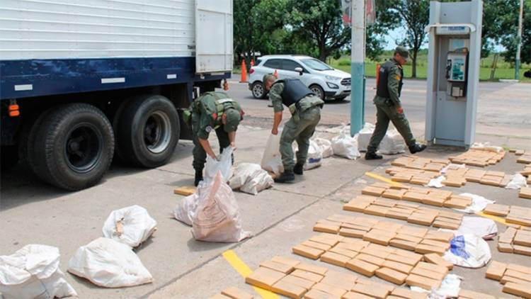 PROCEDIMIENTO DE GENDARMERÍA: SECUESTRARON MÁS DE 740 KILOS DE DROGA QUE IBAN DE CORRIENTES A CÓRDOBA