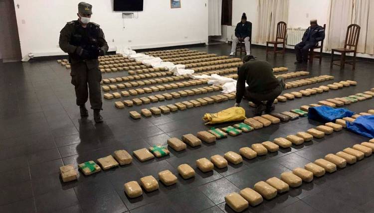 SALTA:  ATROPELLÓ A UN GENDARME Y HUÍA CON 500 KILOS DE DROGA