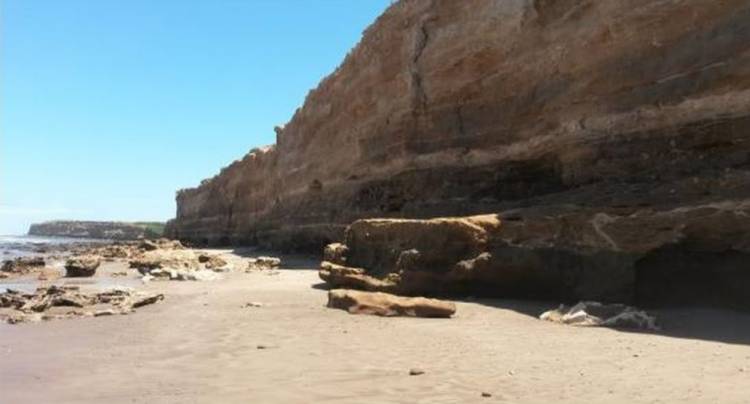 MAR DEL PLATA: LOS GUARDAVIDAS ADVIRTIERON SOBRE POSIBLES DERRUMBES EN ACANTILADOS