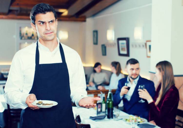 ¡ATENCIÓN RESTAURANTES, YA PUEDEN COBRAR  EXTRA A LOS CLIENTES QUE HAGAN PREGUNTAS TONTAS!