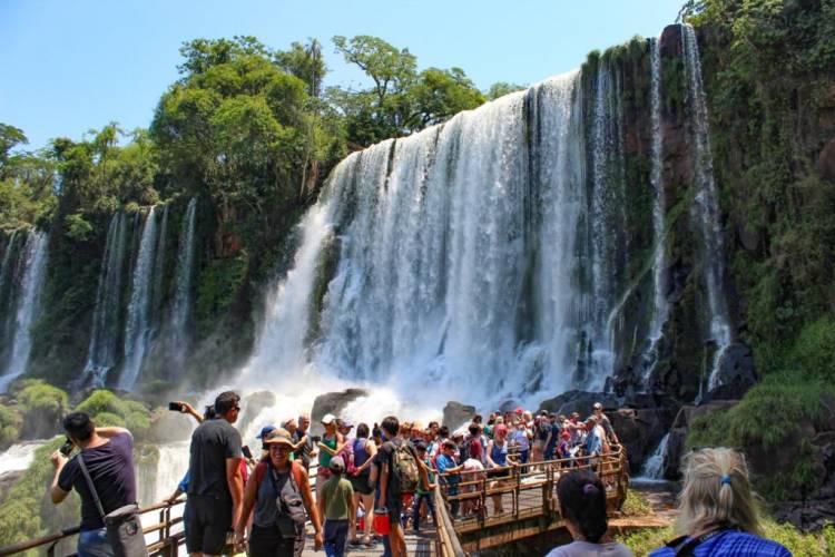 LAS CATARATAS DEL IGUAZÚ Y OTROS 10 PARQUES NACIONALES SE CIERRAN DEBIDO A LA EMERGENCIA SANITARIA POR EL CORONAVIRUS