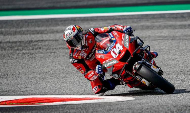 DOVIZIOSO LE REGALA UNA VICTORIA A DUCATI EN EL GP DE AUSTRIA, EN UNA CARRERA DE MOTOGP QUE COMENZÓ ACCIDENTADA