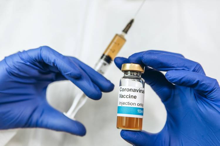 SE REANUDAN LOS ENSAYOS CLÍNICOS DE LA VACUNA CONTRA EL CORONAVIRUS DE LA UNIVERSIDAD DE OXFORD