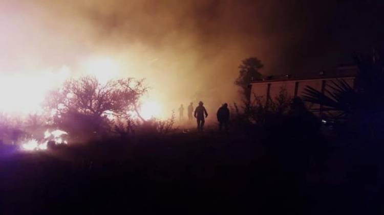 SAN LUIS: EL INCENDIO DEL MORRO SE INTENSIFICA Y CONTROLAN UN FOCO EN LA FLORIDA