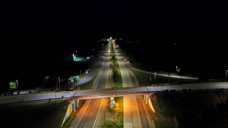 SAN LUIS: RENUEVAN LAS LUMINARIAS LED SOBRE LA AUTOPISTA DESDE VILLA MERCEDES HASTA CÓRDOBA