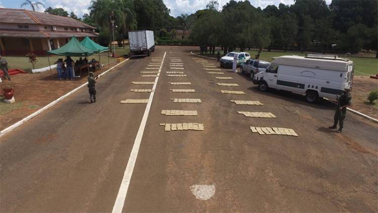 EN MISIONES ENCONTRARON MÁS DE UNA TONELADA DE MARIHUANA EN UNA CAMIONETA