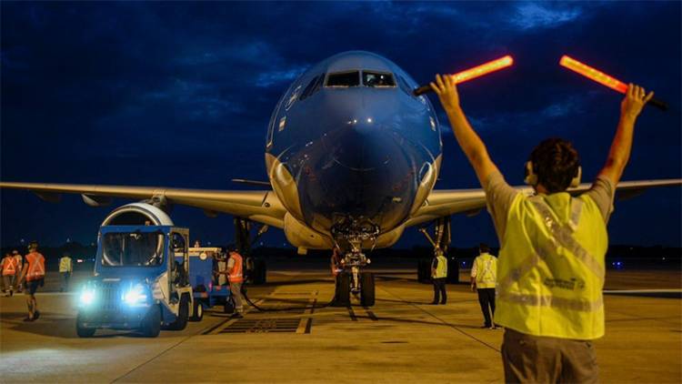 CON 384 MIL DOSIS DE VACUNAS SINOPHARM LLEGÓ EL PRIMERO DE LOS TRES VUELOS DE AEROLÍNEAS QUE VIAJARON A CHINA