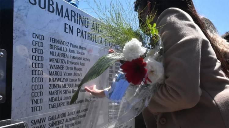 EN MAR DEL PLATA INAUGURARON UN MEMORIAL EN HONOR A LOS TRIPULANTES DEL ARA SAN JUAN