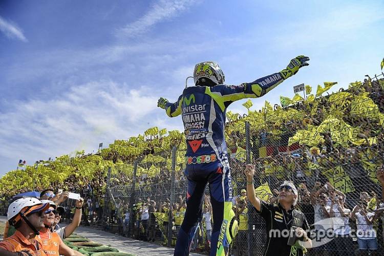 EMOTIVO ADIÓS A LA LEYENDA, VALENTINO ROSSI SE DESPIDIÓ DEL MOTOGP