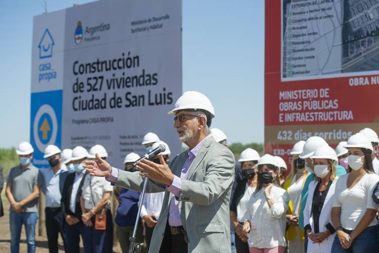 EL GOBERNADOR DE SAN LUIS DIO INICIO A LA CONSTRUCCIÓN DE 527 VIVIENDAS EN LA CIUDAD CAPITAL Y A LA OBRA DE EXTENSIÓN DE LA AVENIDA LAFINUR