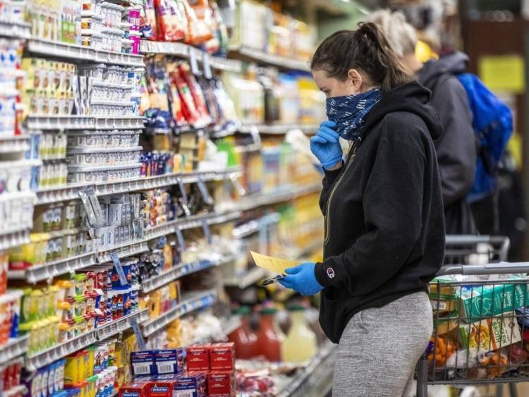 CON EL IMPULSO DEL RUBRO ALIMENTOS QUE SUBIÓ 7,5%, LA INFLACIÓN DE FEBRERO FUE 4,7% Y ALCANZÓ EL 52,3% INTERANUAL