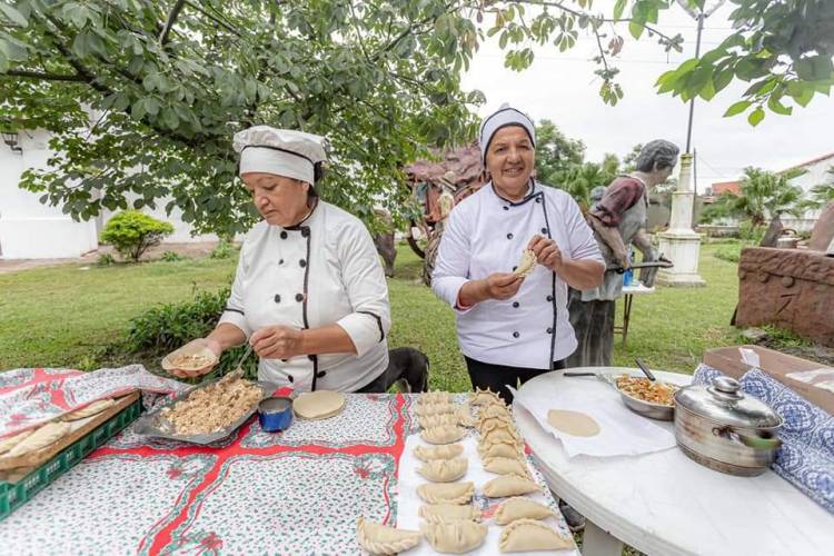 TUCUMÁN:  CONTINÚA LA FERIA DE EMPRENDEDORES EN FAMAILLÁ