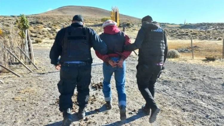 CRIMEN EN CHUBUT: ASESINÓ DE 13 PUÑALADAS A UN HOMBRE QUE QUISO EVITAR QUE SACRIFICARA A UN PERRO