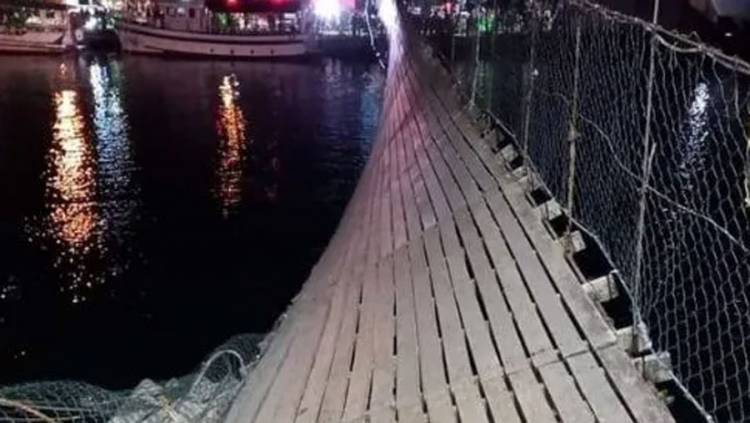 BRASIL: COLAPSÓ UN PUENTE COLGANTE PARA PEATONES