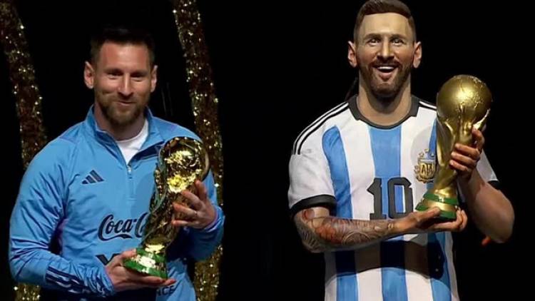 LA SELECCIÓN ARGENTINA DE FÚTBOL FUE HOMENAJEADA POR CONMEBOL, SE DESCUBRIÓ UNA ESTATUA DE MESSI