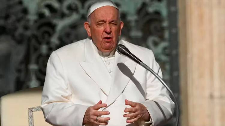TRAS SER HOSPITALIZADO EN ROMA, CONFIRMAN QUE EL PAPA PASARÁ "ALGUNOS DÍAS" INTERNADO POR INFECCIÓN RESPIRATORIA