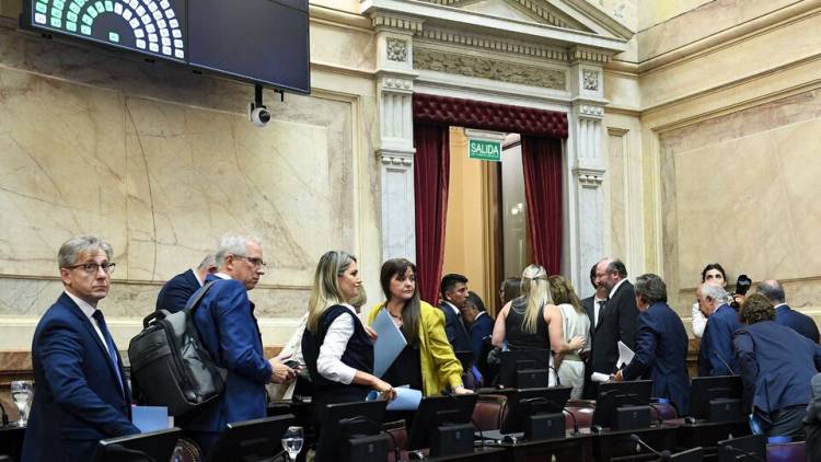 FRACASÓ LA SESIÓN DEL SENADO CUANDO JxC ABANDONÓ EL RECINTO EN DESACUERDO CON EL TEMARIO