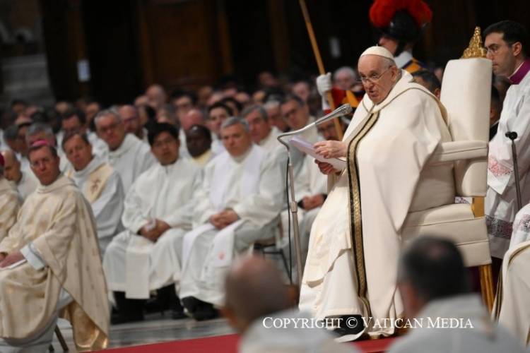 MOMENTOS DE LA MISA CRISMAL PRESIDIDA POR EL PAPA FRANCISCO EN EL VATICANO