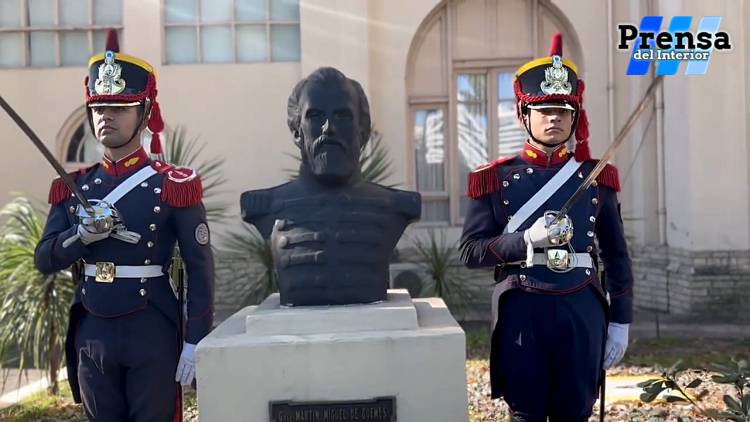 HOMENAJE DEL REGIMIENTO DE GRANADEROS A CABALLO AL GENERAL MARTÍN MIGUEL DE GÜEMES