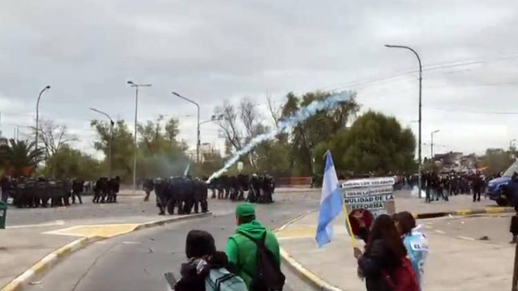 EN MEDIO DE PROTESTAS Y MÁS REPRESIÓN, JURARON LA REFORMA DE LA CARTA MAGNA EN JUJUY