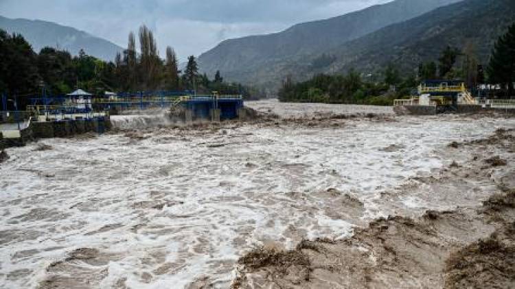 CHILE: HAY MÁS DE 3.300 PERSONAS AISLADAS POR UN TEMPORAL DE LLUVIAS TORRENCIALES