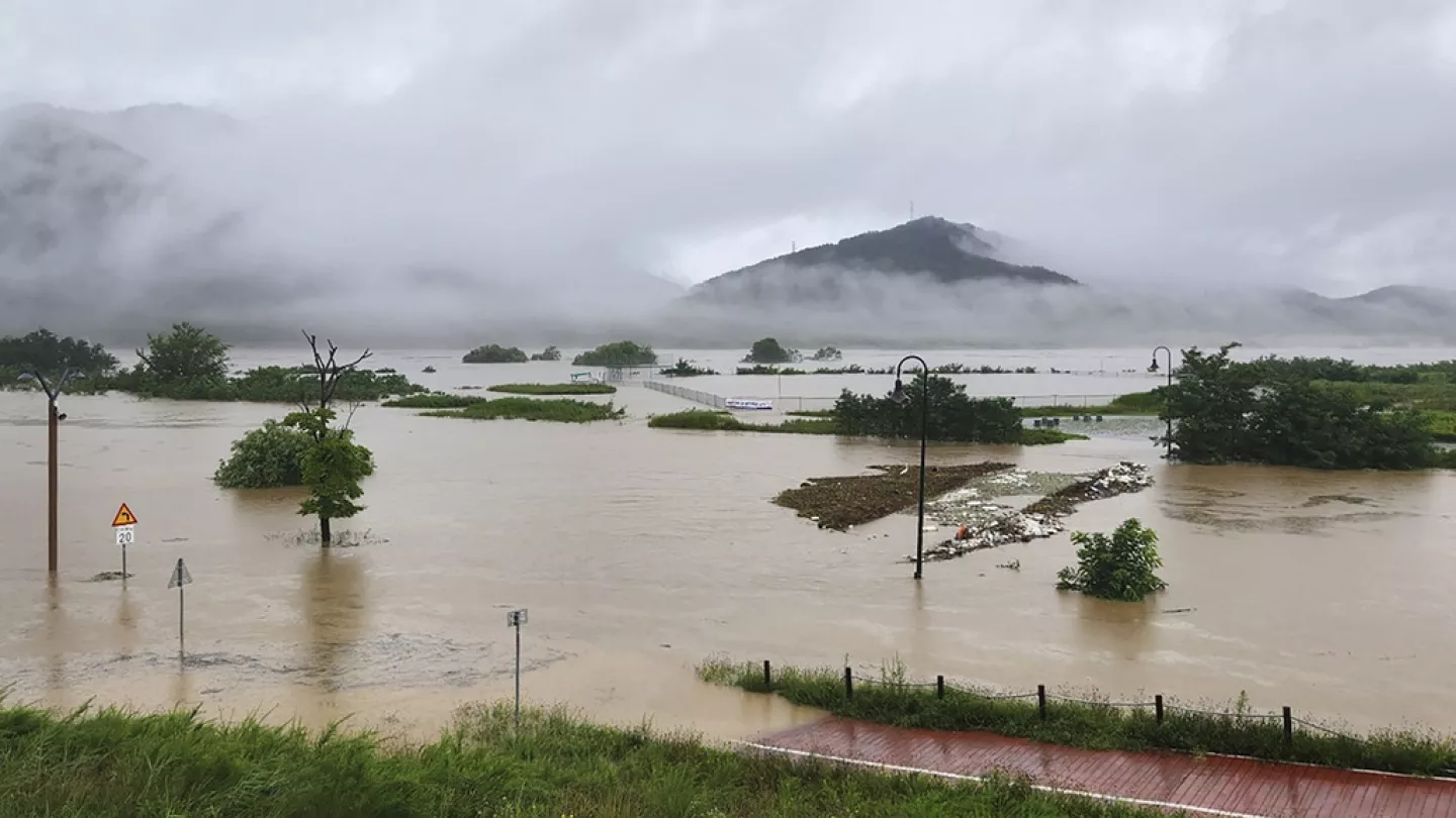 COREA DEL SUR: CONTINÚAN LAS TAREAS DE RESCATE Y CRECE EL NÚMERO DE MUERTOS TRAS LAS INUNDACIONES