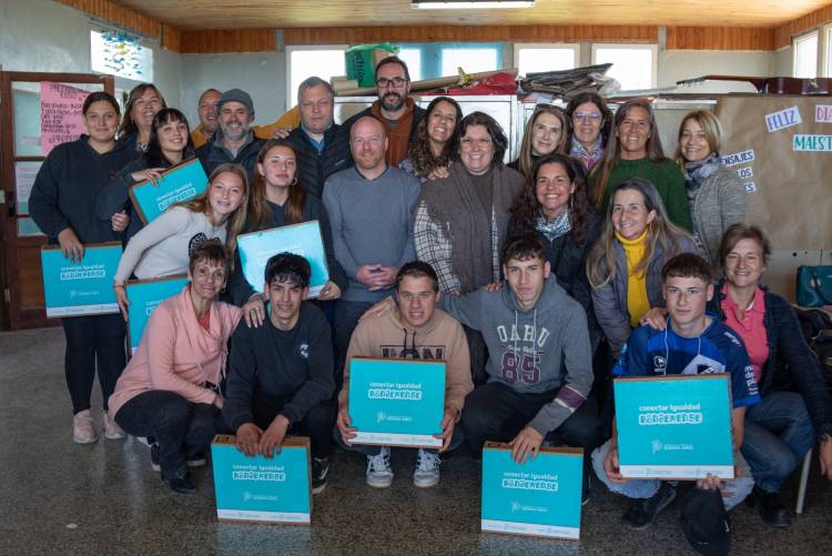 CONECTAR IGUALDAD BONAERENSE: MÁS ESTUDIANTES RECIBIERON SU NOTEBOOK EN MAR CHIQUITA 