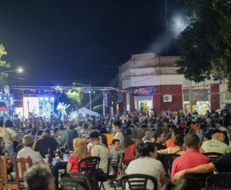 QUINES: UNA MULTITUD PARTICIPÓ DE LA FIESTA NACIONAL DEL MATE Y LOS ARTESANOS DE LA MADERA EN EL NORTE SANLUISEÑO