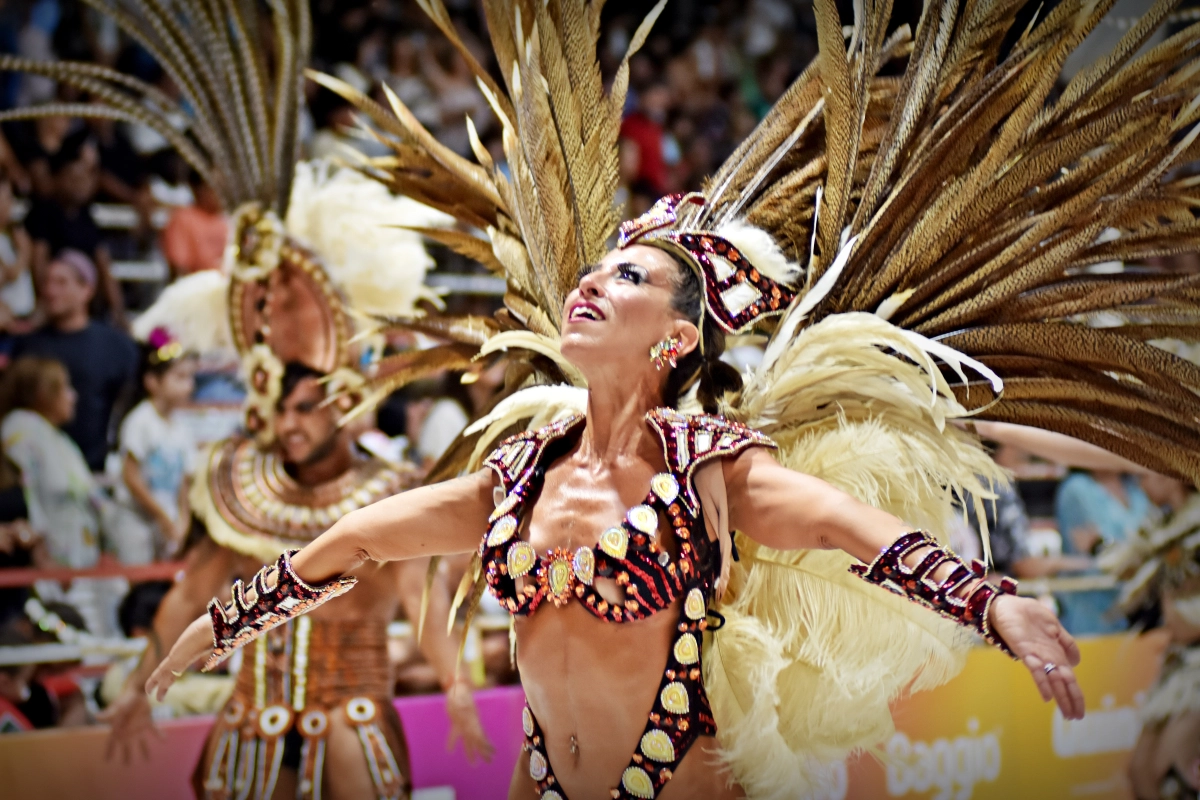 EL CORSÓDROMO DE GUALEGUAYCHÚ PALPITA LA TERCERA NOCHE DEL CARNAVAL DEL PAÍS