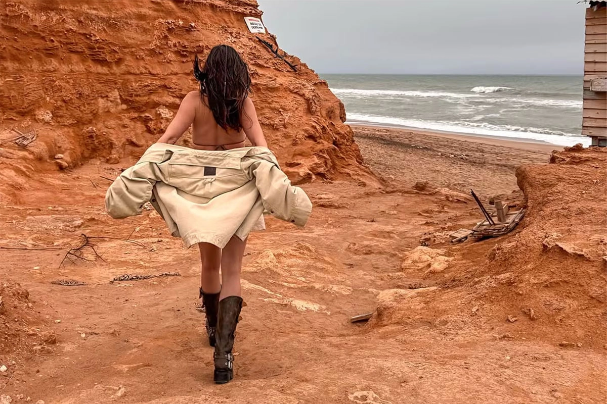 SORPRENDIÓ A SUS FANS CON UN LOOK MUY SENSUAL Y CANCHERO