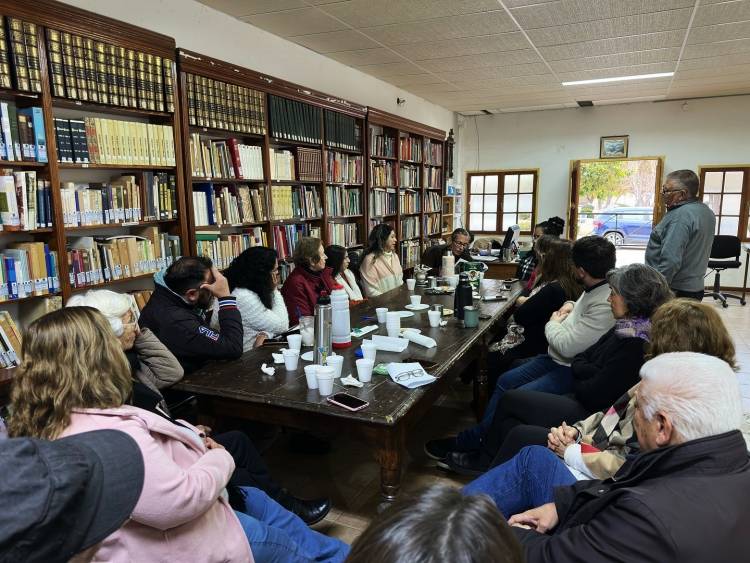 SAN LUIS LIBRO INAUGURÓ RINCÓN LITERARIO EN BIBLIOTECA POPULAR DE LUJÁN