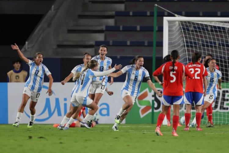 ARGENTINA VENCIÓ A CHILE Y LIDERA SU GRUPO EN LA COPA AMÉRICA FEMENINA