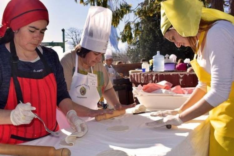 CARPINTERÍA CELEBRA LA 10ª FIESTA DE LA TORTA FRITA ESTE DOMINGO