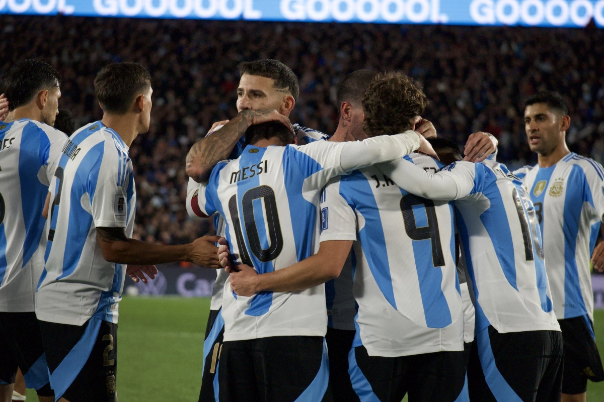MESSI SE DESPIDIÓ EN EL MONUMENTAL CON DOBLETE Y TRIUNFO 3-0 ANTE VENEZUELA