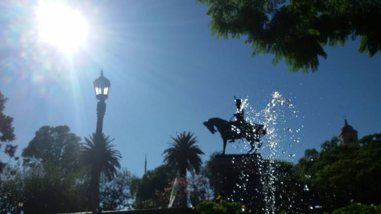 SAN LUIS: MARTES CON CIELO DESPEJADO, 25° DE MÁXIMA Y VIENTO FUERTE