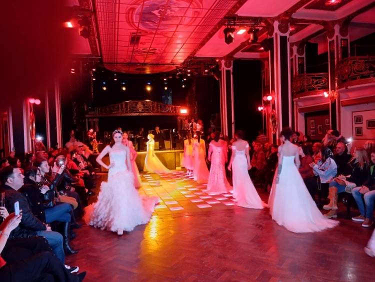 MODA ARGENTINA: LA INDUSTRIA DE LA CREATIVIDAD, SUSTENTABILIDAD Y OPORTUNIDADES EN LA CRISIS