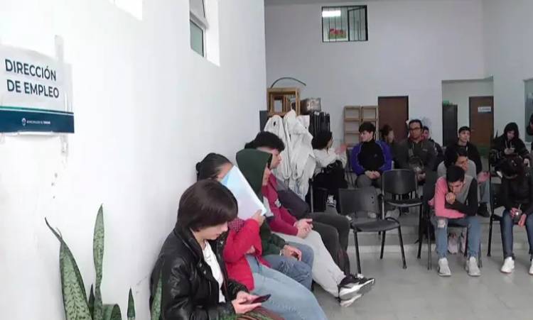 EL GOBIERNO IMPULSA UN NUEVO SISTEMA DE ASISTENCIA SOCIAL BASADO EN VOUCHERS DE CAPACITACIÓN LABORAL