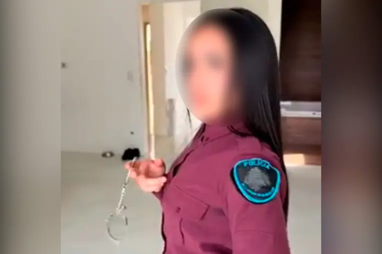 SUSPENDEN A UNA OFICIAL PORTEÑA POR PUBLICAR VIDEOS HOT CON SU UNIFORME