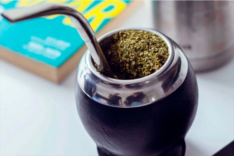 DÍA NACIONAL DEL MATE: HISTORIA GUARANÍ Y LEGADO DE ANDRESITO GUACURARÍ