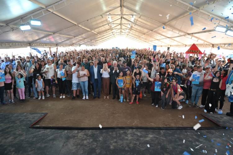 VILLA MERCEDES: 144 FAMILIAS RECIBIERON SUS CASAS EN EL ANIVERSARIO LOCAL