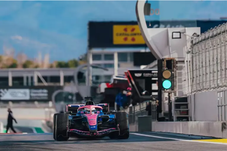 COLAPINTO PROBÓ EL NUEVO ALPINE A526 Y SE MOSTRÓ ENTUSIASMADO: “HAY CAMBIOS GRANDES”