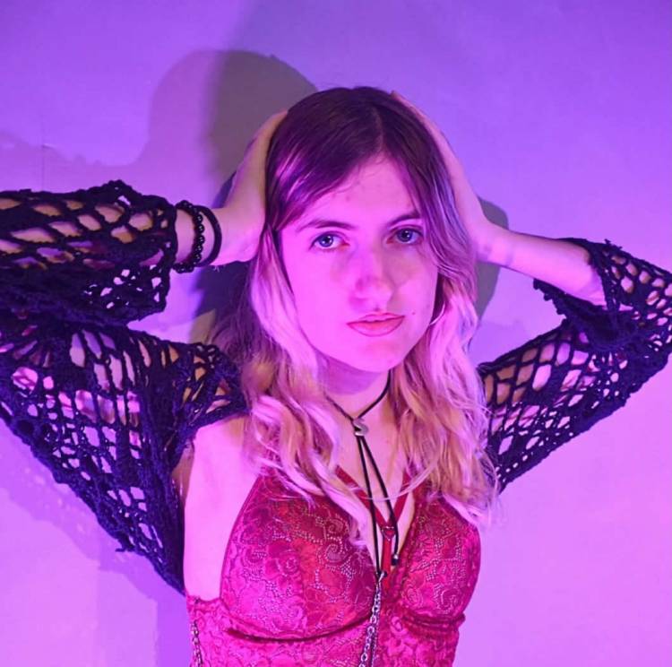 SOFÍA DE LA TORRE: ARTE, TÉCNICA Y UNA VOCACIÓN QUE COMIENZA A DEJAR HUELLA EN EL MODELAJE