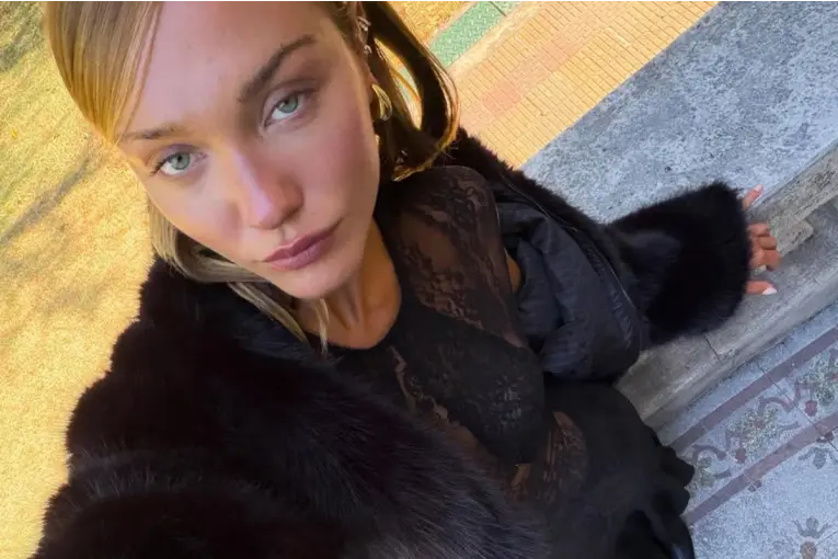 Sofía Solá, hija de Maru Botana, deslumbra en encaje y crece en la moda